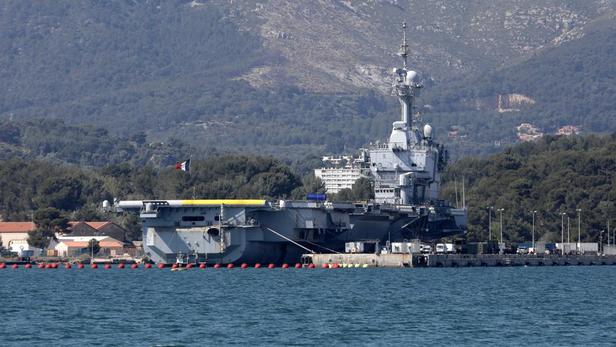 Covid-19: 940 marins positifs sur le «Charles de Gaulle» et son escorte