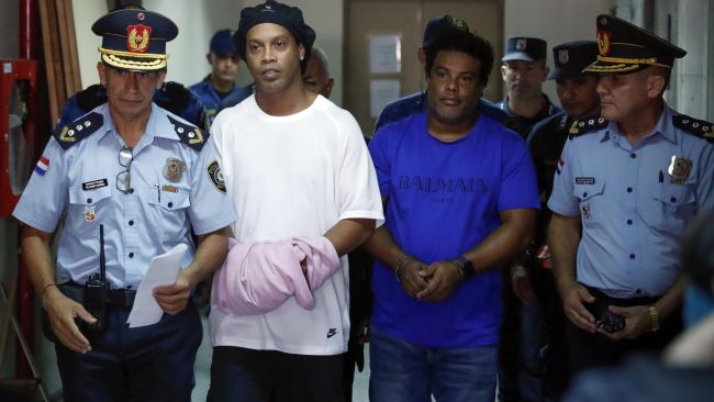 Ronaldinho sort de prison, assigné à résidence dans un hôtel au Paraguay