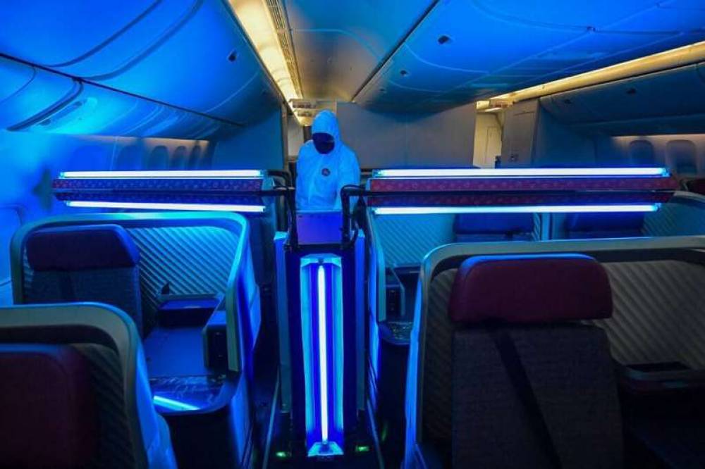 Coronavirus : Des robots UV pour éradiquer les virus dans les avions