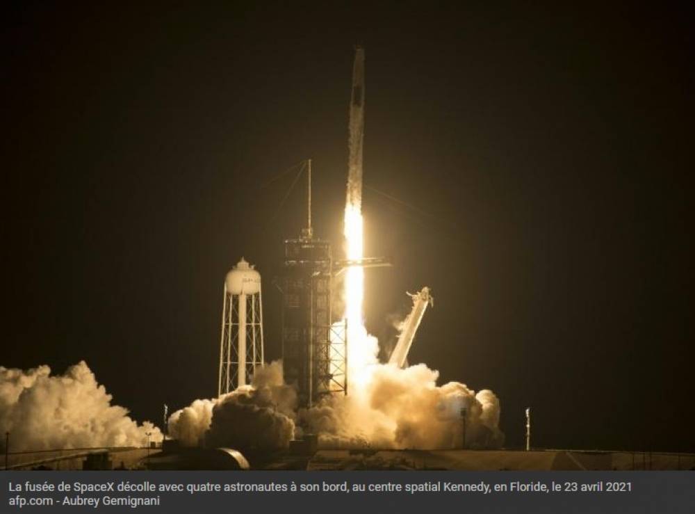 SpaceX lance quatre astronautes vers la Station spatiale internationale