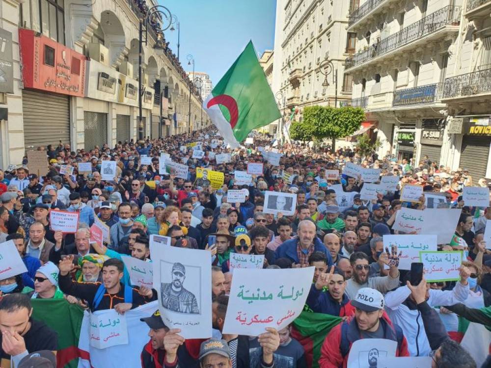Algérie : Les citoyens tiennent mordicus à leur Hirak et le font savoir
