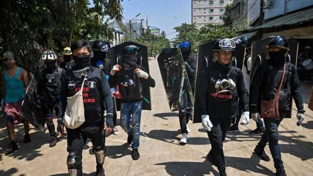 Birmanie: la junte bloque l'accès à internet, l'ONU condamne les centaines de morts