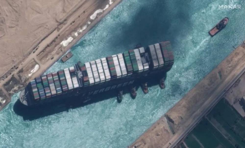 Canal de Suez bloqué: l’Égypte réclame 900 millions de dollars, l’Ever Given saisi