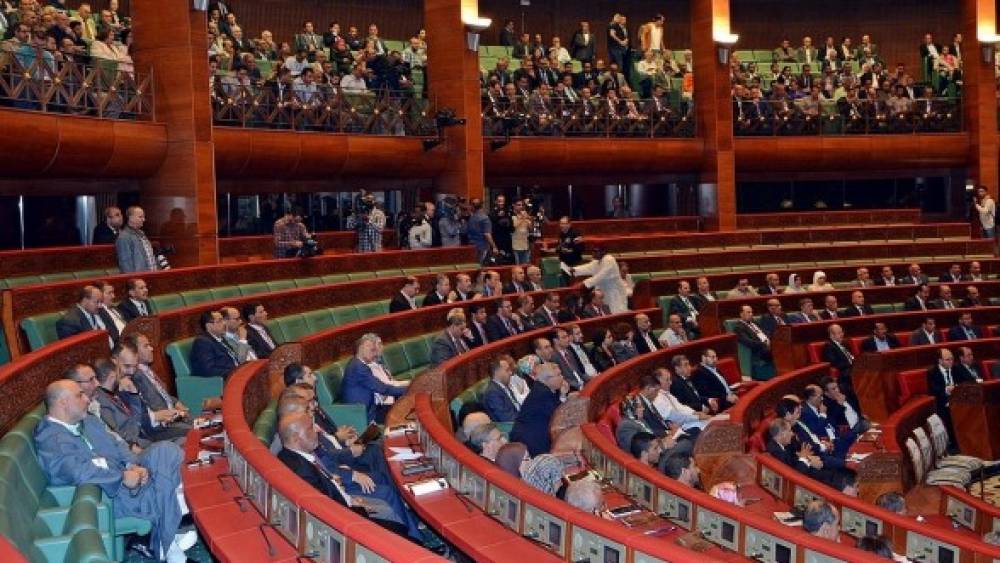 Fiscalité: l’échange de renseignements avec l'UE inquiète les MRE, le PJD convoque Benchaaboun au Parlement