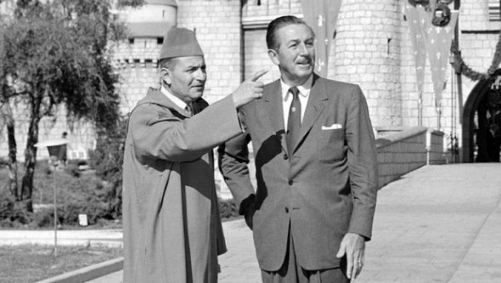 L' ambassade des Etats-Unis au Maroc raconte la visite du roi Mohamed V au parc Disneyland