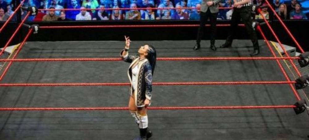 La catcheuse franco-marocaine Amale Dib dans un match WWE à Paris