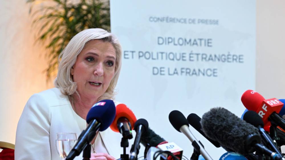 Algérie : pour Marine Le Pen, l'octroi de visas sera conditionné par le renvoi des « indésirables »