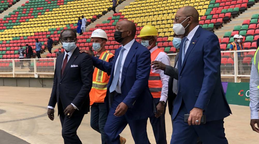 CAN 2023 : Le président de la CAF en visite de travail à Abidjan