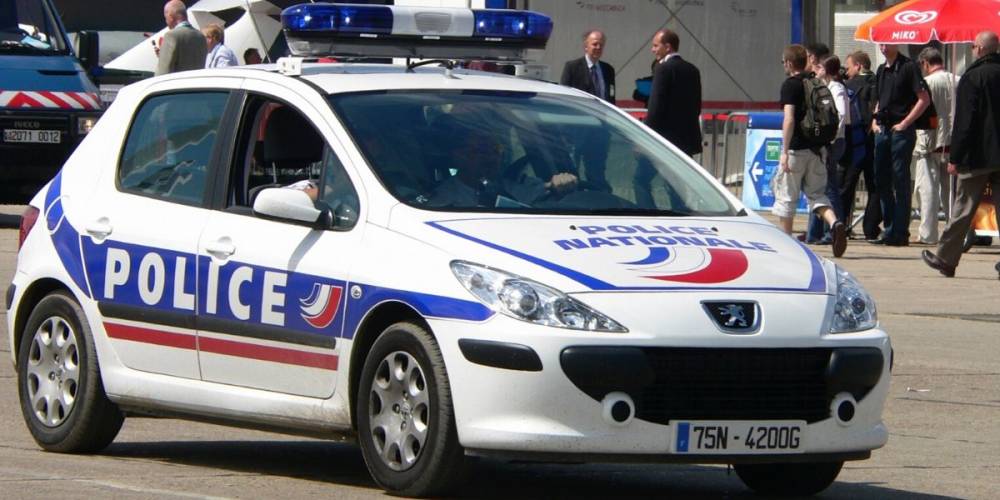 Paris : des policiers tirent sur un véhicule, deux morts