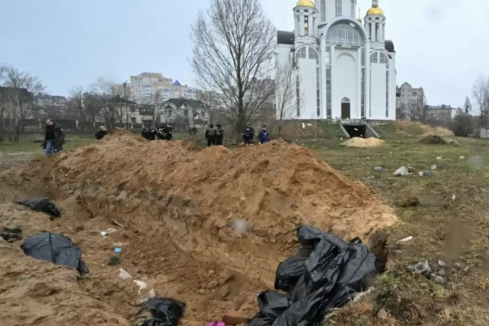 Ukraine: Les corps retrouvés à Boutcha divisent, entre accusations de "crimes de guerre" et "fake news"