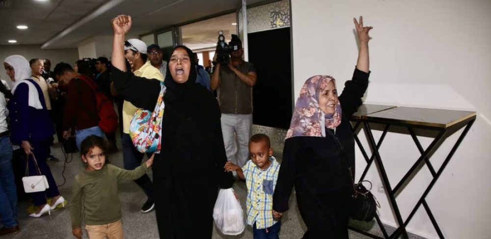 Arrivée à Casablanca du premier avion de RAM transportant 136 ressortissants marocains évacués du Soudan