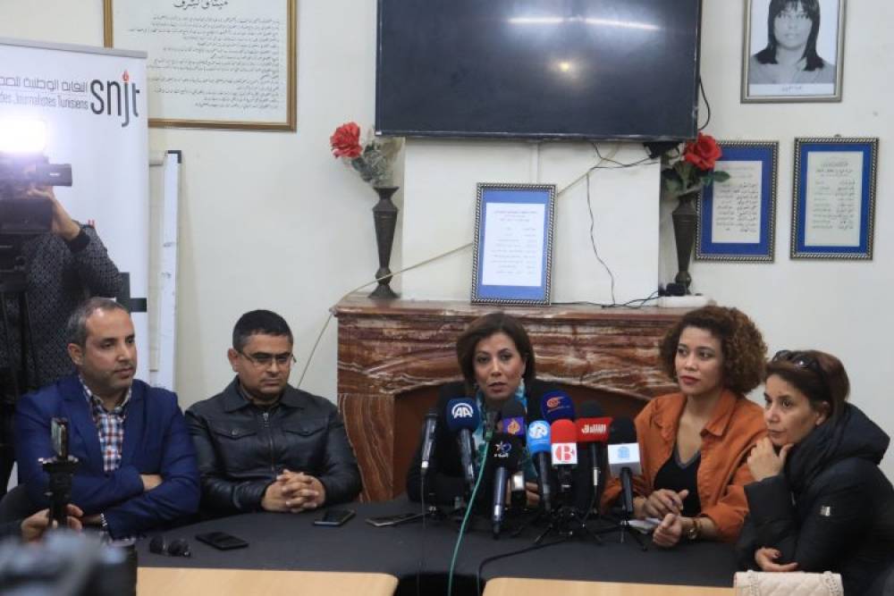 Tunisie : des journalistes protestent contre l’interdiction de couvrir les travaux du parlement