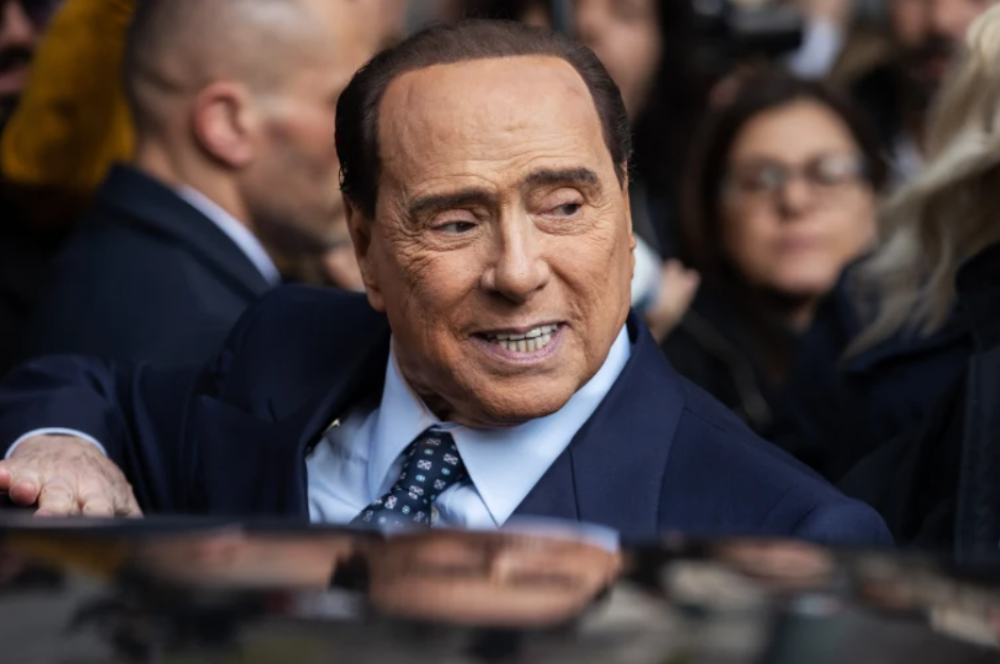 Silvio Berlusconi placé en soins intensifs pour un problème cardiaque