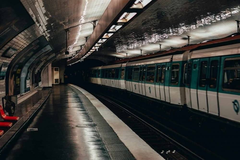 France: Deux personnes meurent percutées par une rame de métro à Paris