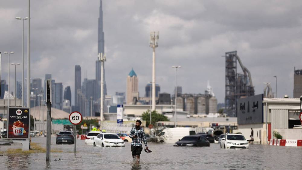 Émirats arabes unis: pluies record, inondations et trafic aérien perturbé à Dubaï