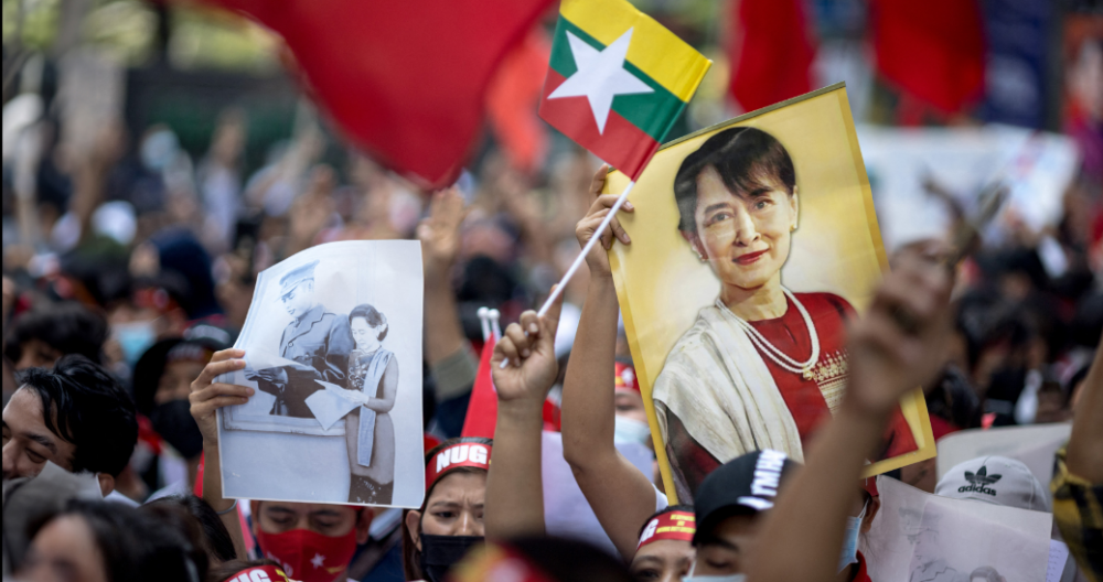 Myanmar: Aung San Suu Kyi transférée de la prison à une résidence surveillée