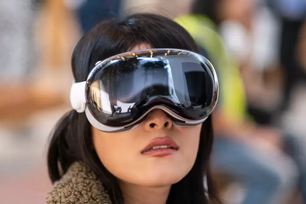 Apple restreint l’accès à certaines fonctionnalités du Vision Pro pour éviter "l’effet Google Glass"