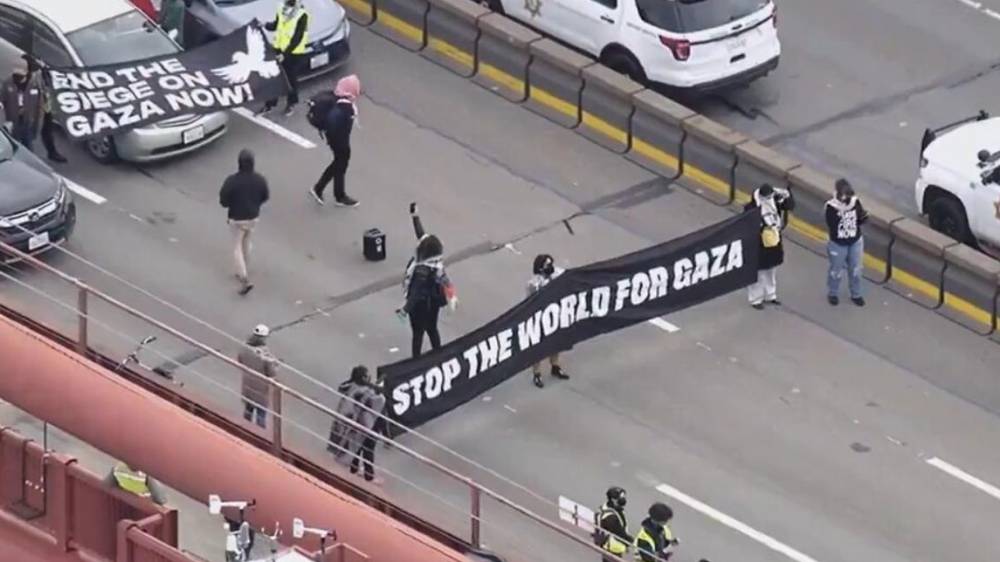 Des manifestants pro-palestiniens bloquent le Golden Gate Bridge à San Francisco