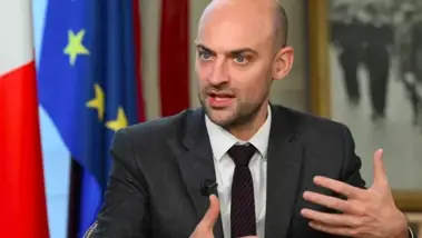 Situation au Mali: Paris recommande à ses ressorti...