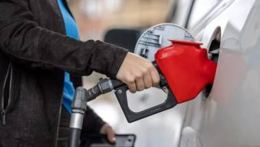 Ottawa suspend la taxe fédérale sur les carburants