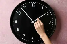 GMT+1 : une enquête met enfin des chiffres sur un malaise social aux effets multiples