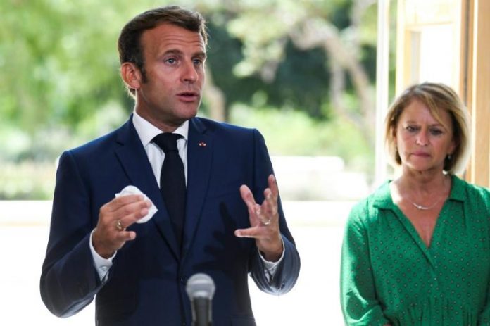 France: Macron annonce 160 millions d’euros de primes Covid aux aides à domicile