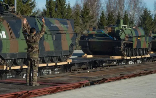 Russophone, père de cinq enfants… Que sait-on du militaire soupçonné d’avoir trahi la France ?