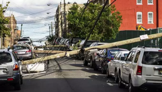 La tempête Isaias balaie la Côte est américaine, faisant au moins quatre morts