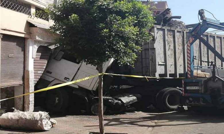 Casablanca: Un camion fonce dans un magasin, le chauffeur légèrement blessé