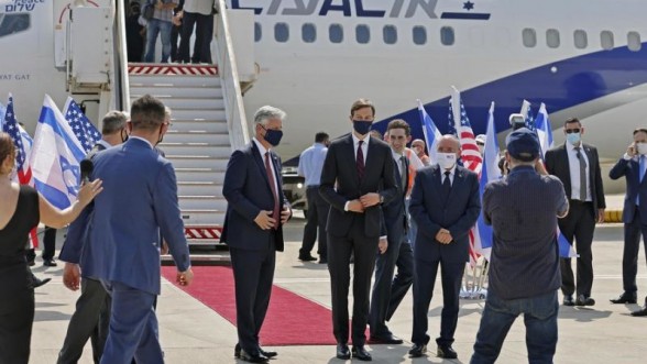 Le premier "vol commercial" Israël-Emirats en route pour Abou Dhabi avec Jared Kushner à bord