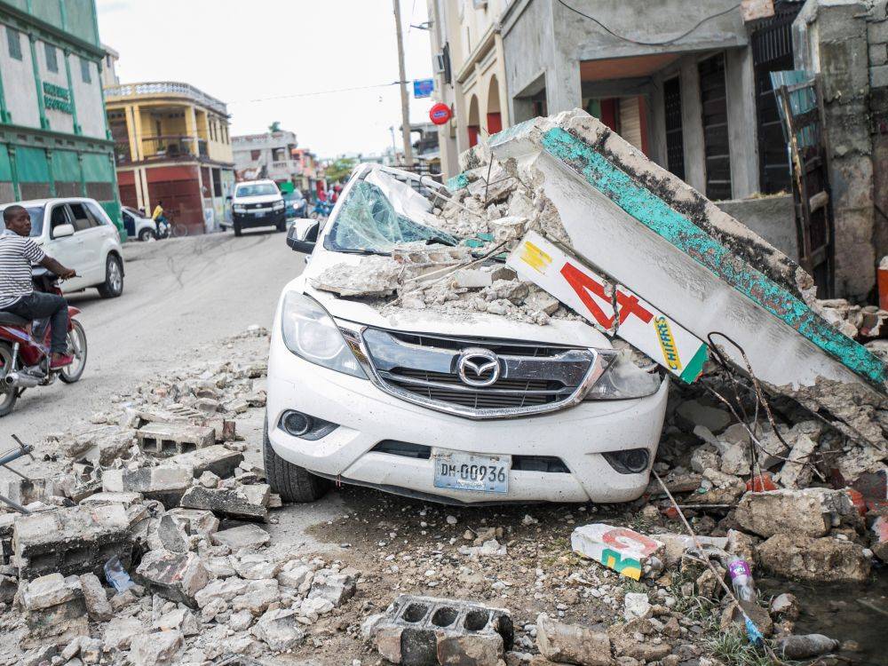 Haïti: Les hôpitaux débordés par les victimes du séisme dont le bilan approche 1.300 morts