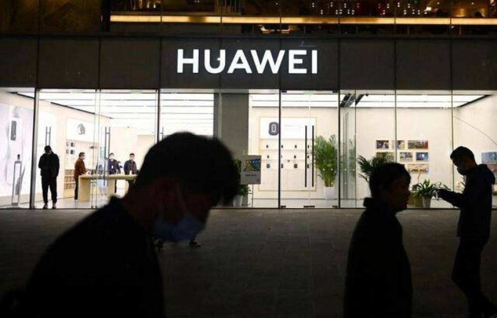 Montres, écouteurs, lunettes connectées… La stratégie de Huawei pour assurer sa survie après une année catastrophique