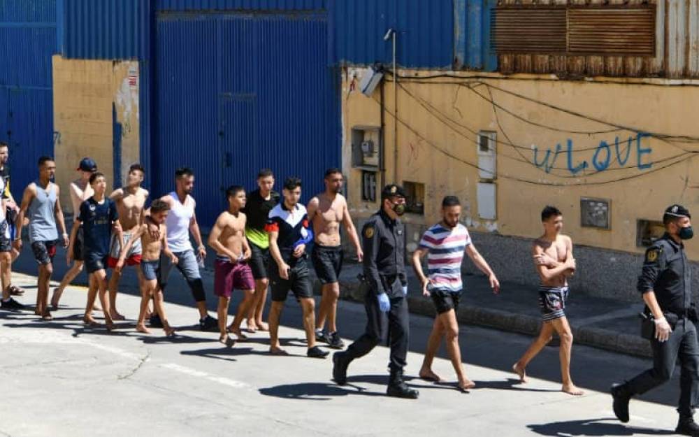 Des milliers de Marocains continuent d’errer dans les rues de Ceuta