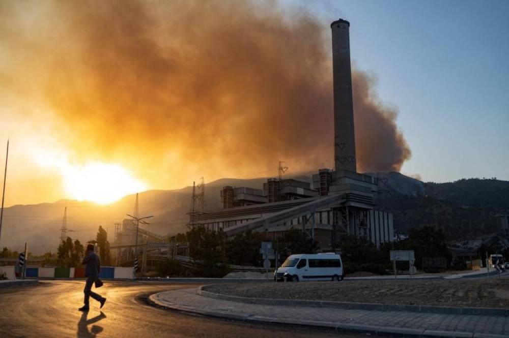 Turquie : Evacuation d’une centrale thermique menacée par les flammes