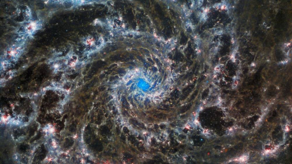 Une somptueuse galaxie spirale dans l'oeil du télescope James Webb