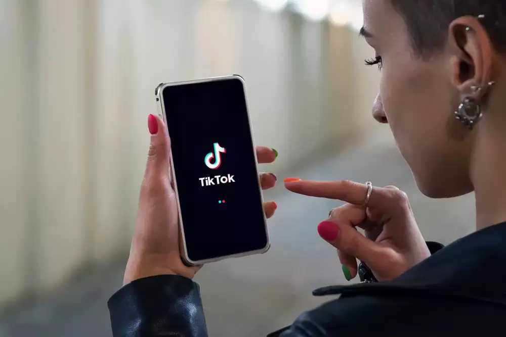 Alerte vie privée : le navigateur intégré à l'app TikTok enregistre les saisies clavier et les clics