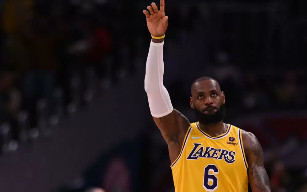 NBA : LeBron James va prolonger aux Lakers, et devenir le joueur le mieux payé de l’histoire