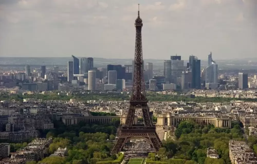 Tour Eiffel : Enquête ouverte après deux fausses alertes à la bombe