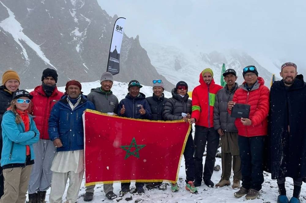 Deux alpinistes marocains sur le sommet de K2