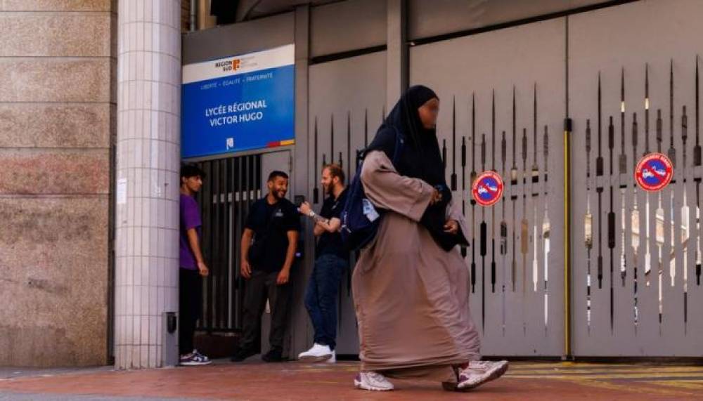 La France interdit le port de l'abaya à l’école