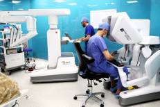 Oncorad Group réalise une première implantation robotique d’un sphincter urinaire en Afrique