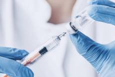 Les Etats-Unis annulent leur financement de plusieurs vaccins à ARN messager
