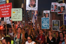 À Tel-Aviv, une marée humaine pour demander l’arrêt de la guerre et le retour des otages