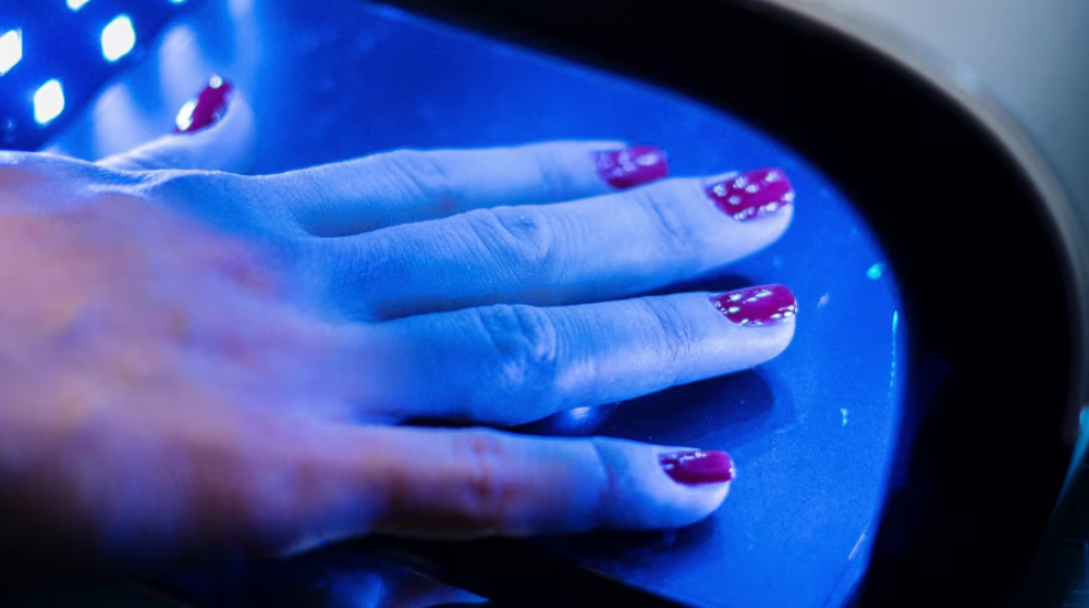 Manucures toxiques: les vernis semi-permanents interdits en Europe