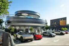 Elon Musk lance le premier Tesla Diner, pensé comme un restau-showroom 100% électrique