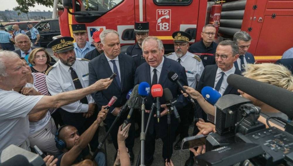 Géant incendie en France : Bayrou appelle à agir face au réchauffement climatique