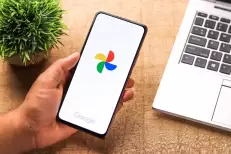 Google Photos teste un nettoyage façon Tinder pour vos photos floues