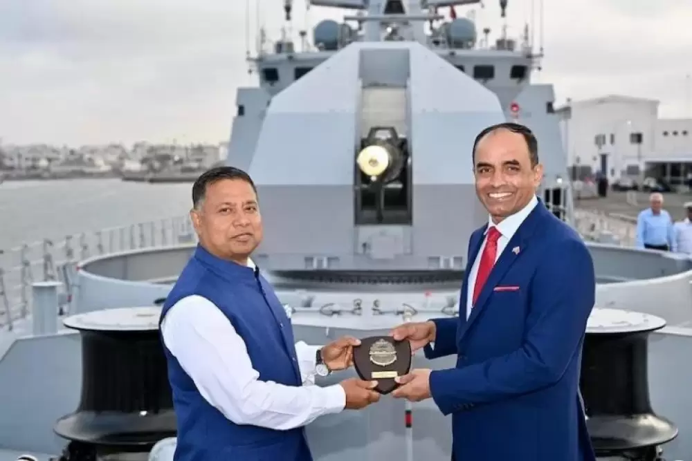 Une frégate de la marine indienne conclut une manœuvre conjointe avec la Marocaine Mohammed VI