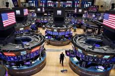 La bourse de New York mitigée dans la perspective de la rencontre Trump-Zelensky