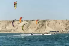 Kitesurf : plus de 500 km au fil du Sahara pour le Dakhla Downwind Challenge